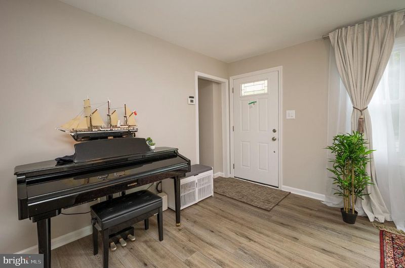 2420 Byrd Ln, Alexandria, VA 22303