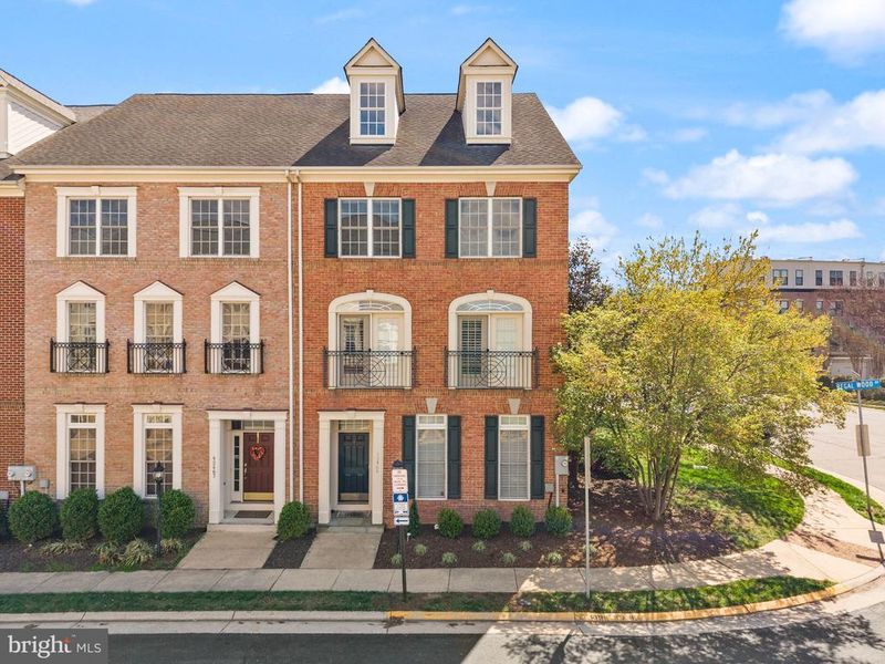 42465 Regal Wood Dr, Brambleton, VA 20148