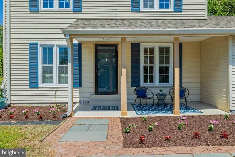 9556 Pine Bough Pl, Vienna, VA 22181