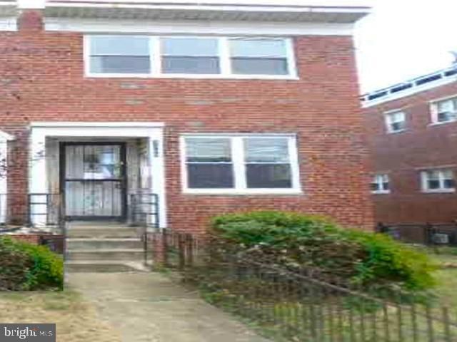 7539 9th St NW, Washington, DC 20012