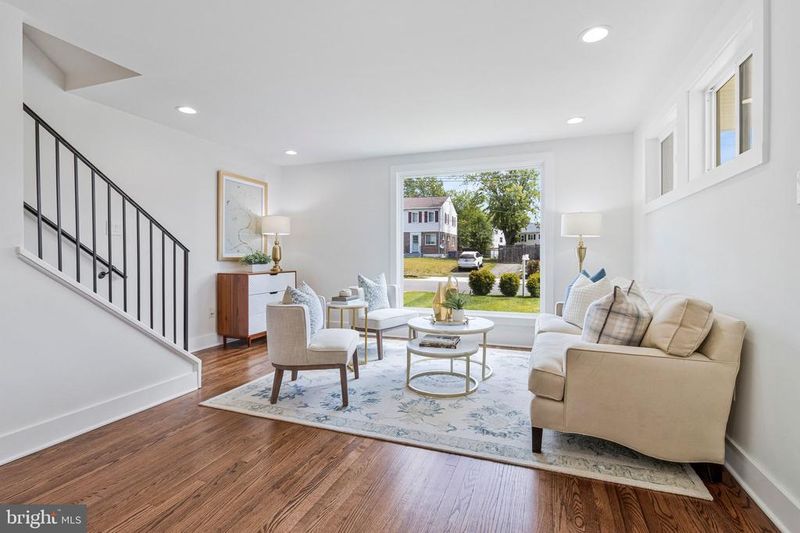 2249 Sweetbriar Dr, Alexandria, VA 22307