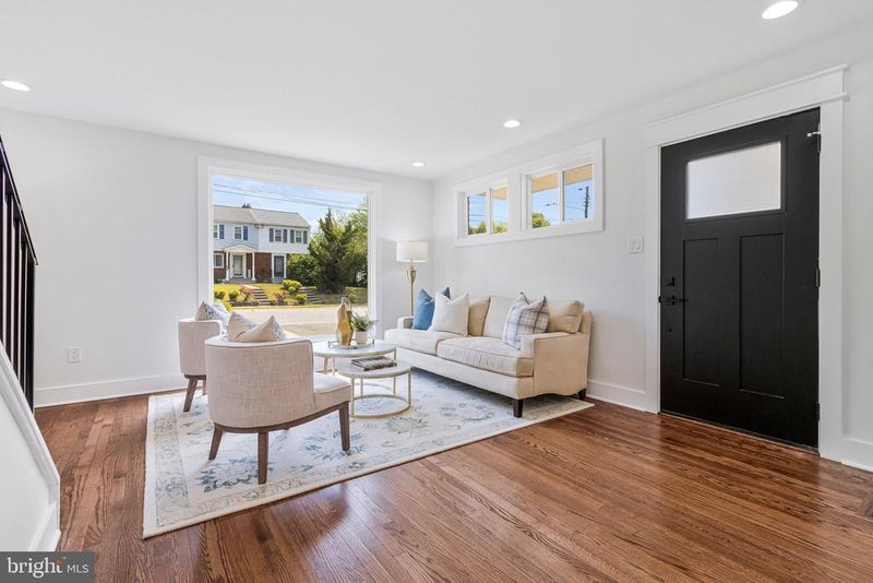 2249 Sweetbriar Dr, Alexandria, VA 22307