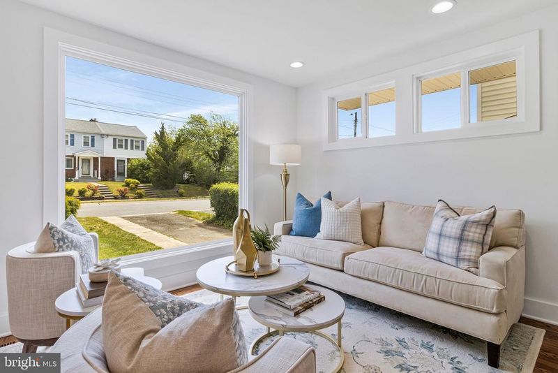 2249 Sweetbriar Dr, Alexandria, VA 22307