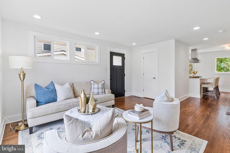 2249 Sweetbriar Dr, Alexandria, VA 22307