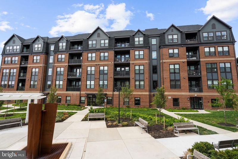 3925 Fair Ridge Dr #201, Fairfax, VA 22033