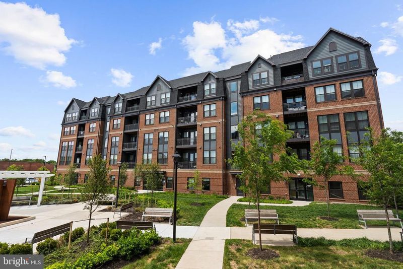 3925 Fair Ridge Dr #201, Fairfax, VA 22033
