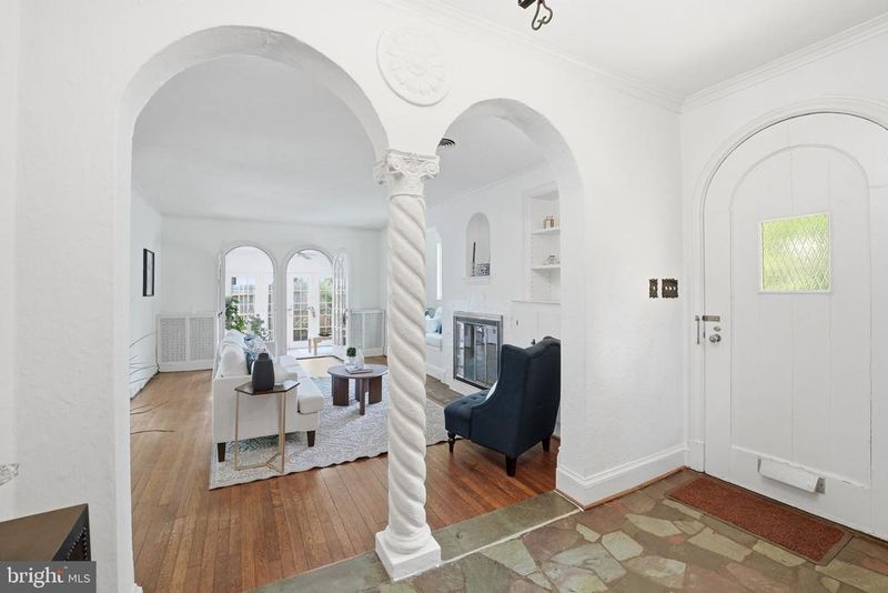 127 Hesketh St, Chevy Chase, MD 20815