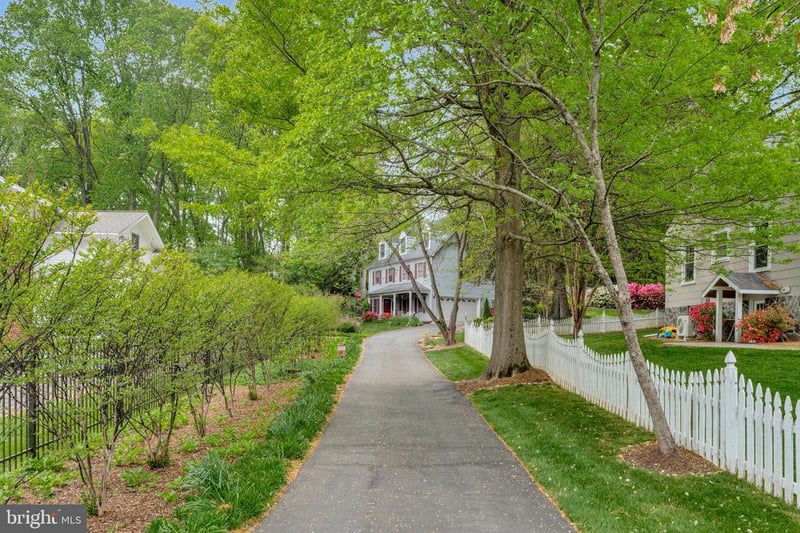 2812 Rosemary Ln, Falls Church, VA 22042
