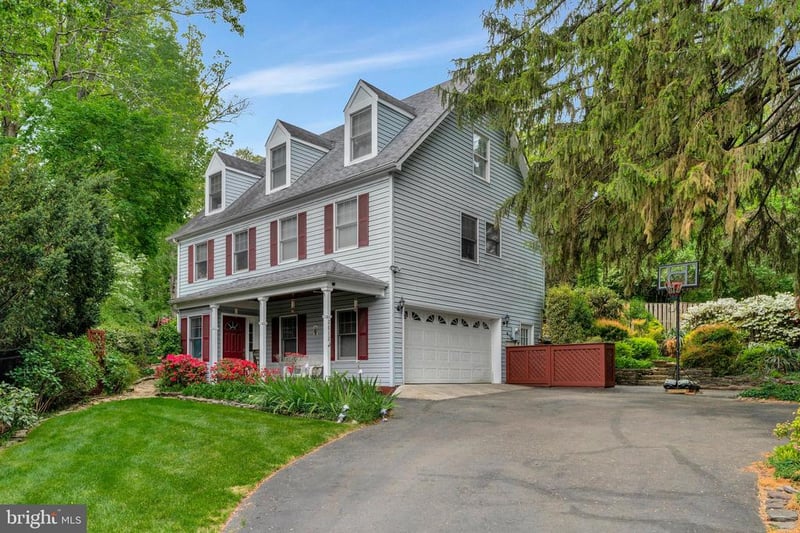 2812 Rosemary Ln, Falls Church, VA 22042