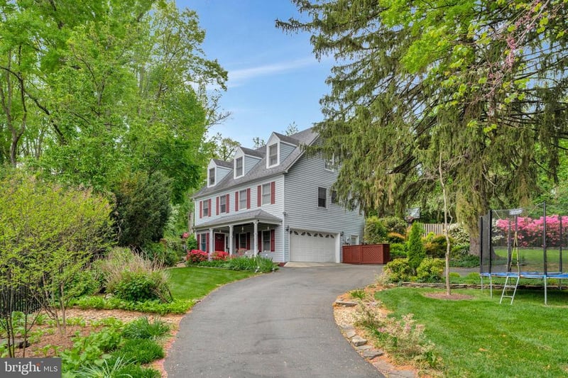 2812 Rosemary Ln, Falls Church, VA 22042