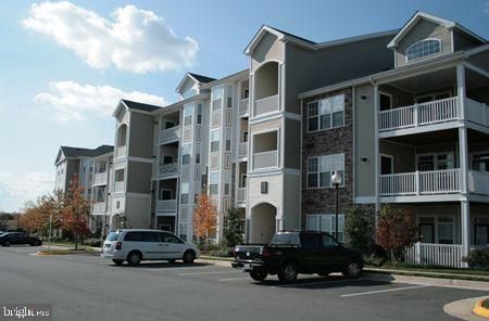 512 Sunset View Ter SE #208, Leesburg, VA 20175