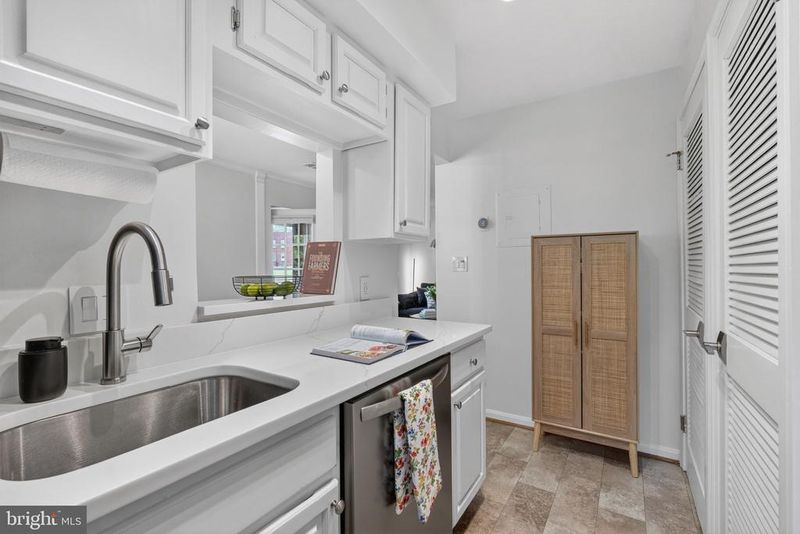 1301 E Abingdon Dr #1, Alexandria, VA 22314