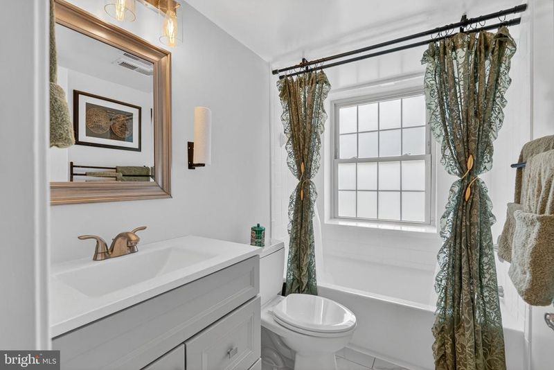 1301 E Abingdon Dr #1, Alexandria, VA 22314