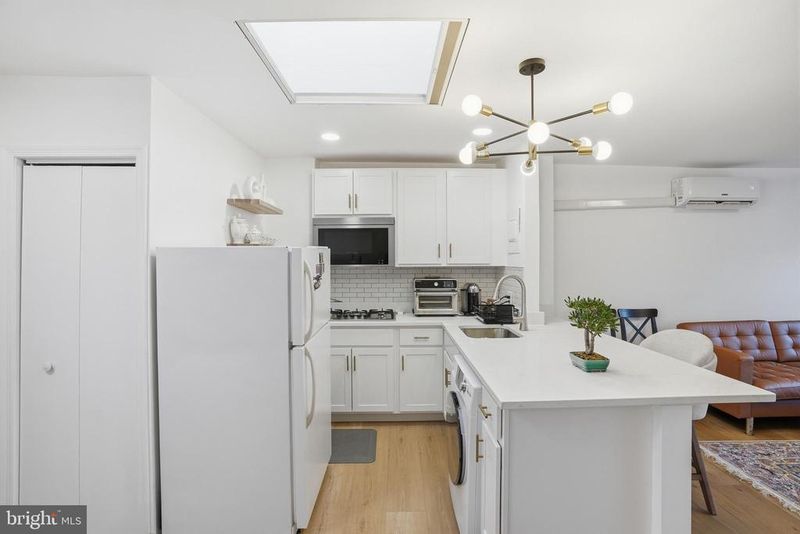 313 C St SE, Washington, DC 20003