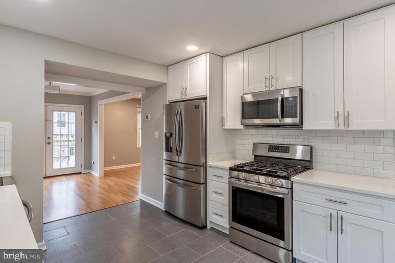 5460 Lighthouse Ln, Burke, VA 22015