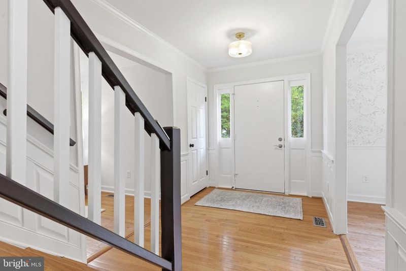 10174 Bessmer Ln, Fairfax, VA 22032