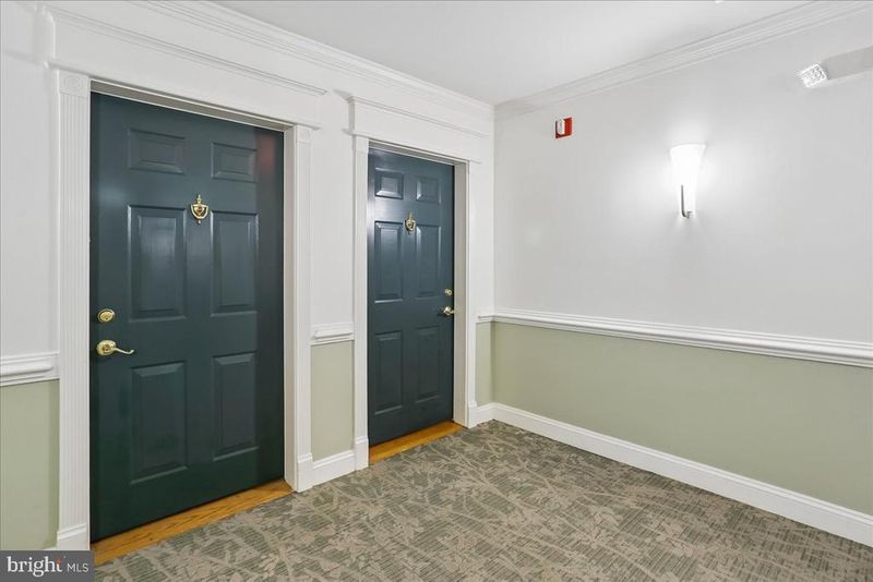 7011 Falls Reach Dr #101, Falls Church, VA 22043