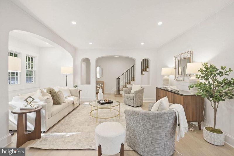 1711 Surrey Ln NW, Washington, DC 20007