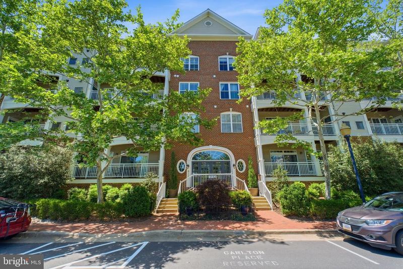 5112 Donovan Dr #101, Alexandria, VA 22304