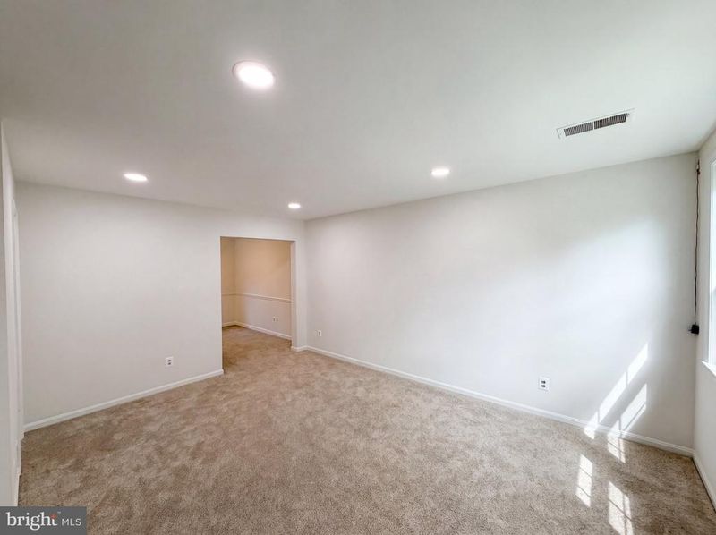 3820 V St SE #202, Washington, DC 20020