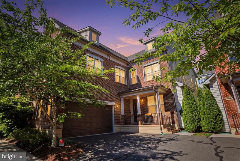 20623 Holyoke Dr, Ashburn, VA 20147