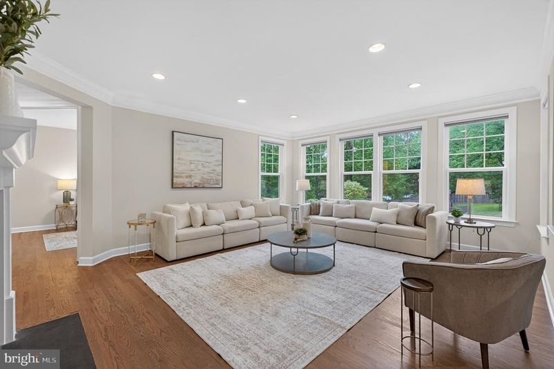 7920 Shreve Rd, Falls Church, VA 22043