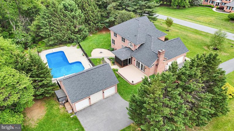 6618 Nahal Dr, Frederick, MD 21702