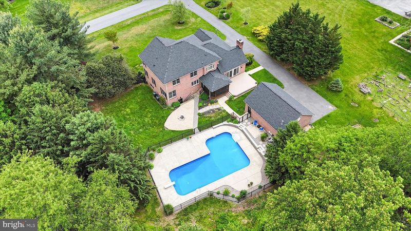 6618 Nahal Dr, Frederick, MD 21702