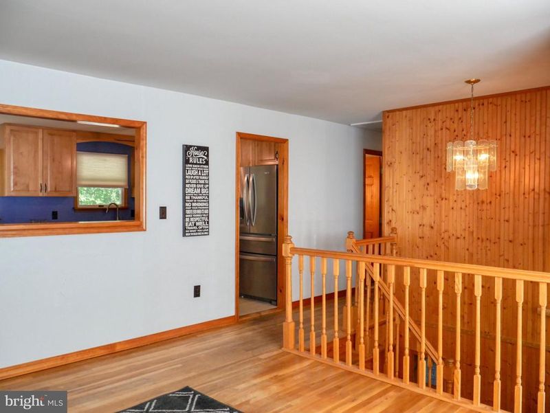 536 Crestpark Dr, Glen Burnie, MD 21061