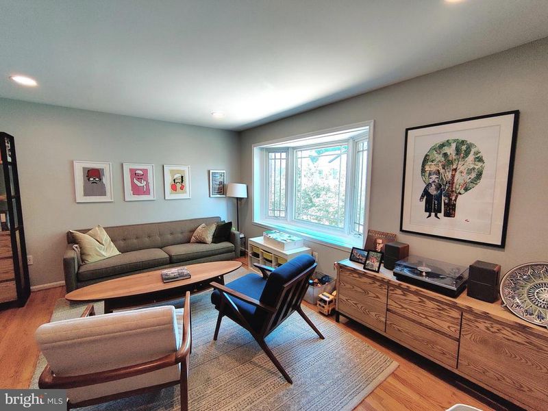 22 W Chapman St #A, Alexandria, VA 22301