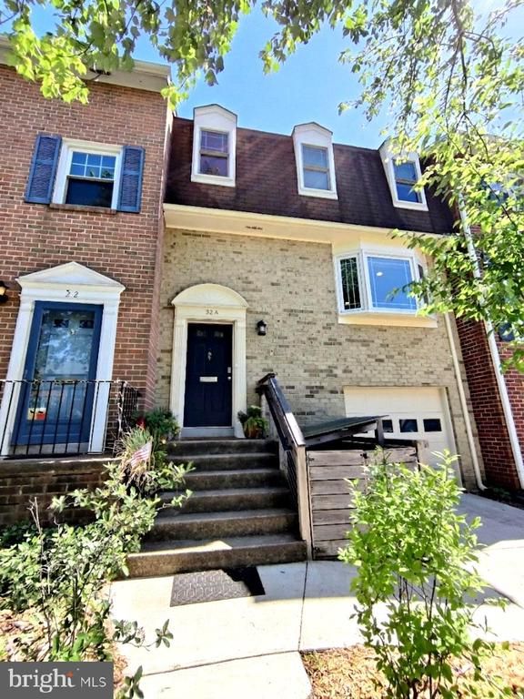 22 W Chapman St #A, Alexandria, VA 22301