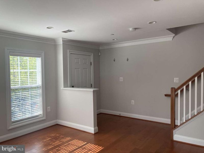 805 N Woodrow St, Arlington, VA 22203