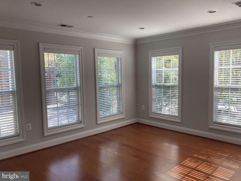 805 N Woodrow St, Arlington, VA 22203