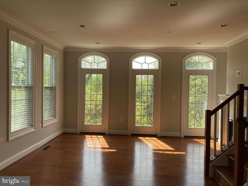 805 N Woodrow St, Arlington, VA 22203