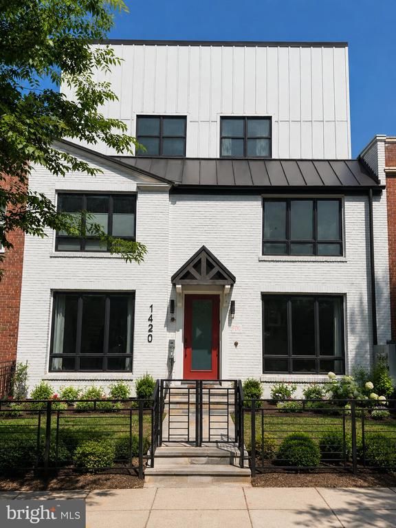 1420 Staples St NE #1, Washington, DC 20002