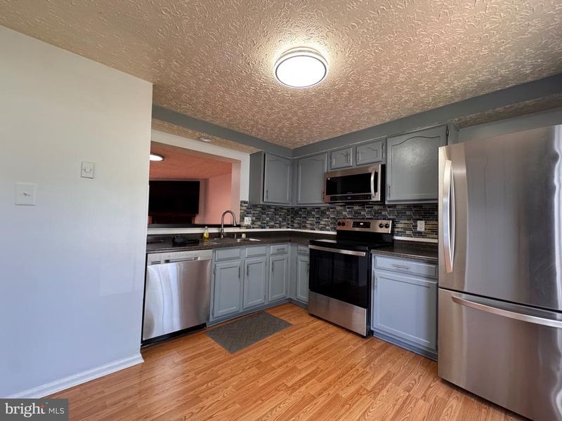 6917 Villa Del Rey Ct, Springfield, VA 22150