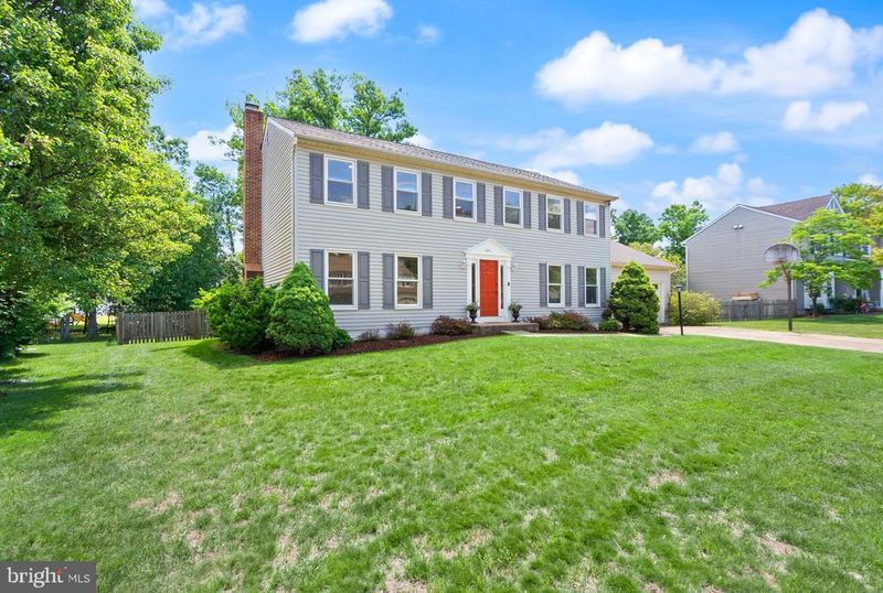 104 Briarwood Ct, Sterling, VA 20164