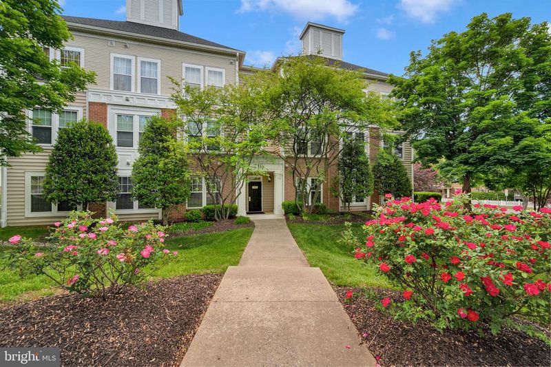 110 Watkins Pond Blvd #1-103, Rockville, MD 20850