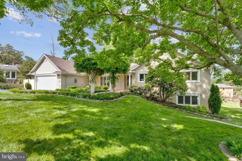1102 Clover Dr, Mclean, VA 22101