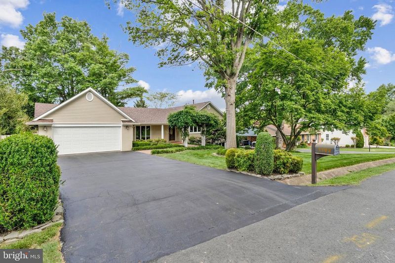 1102 Clover Dr, Mclean, VA 22101