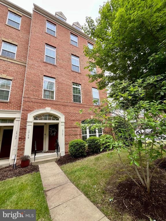 15181 Leicestershire St, Woodbridge, VA 22191