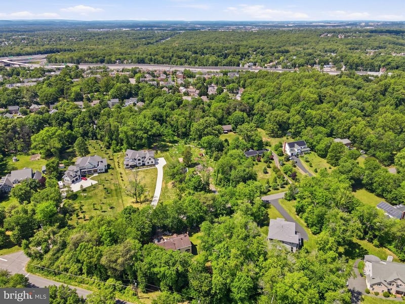 5516 Summit St, Centreville, VA 20120