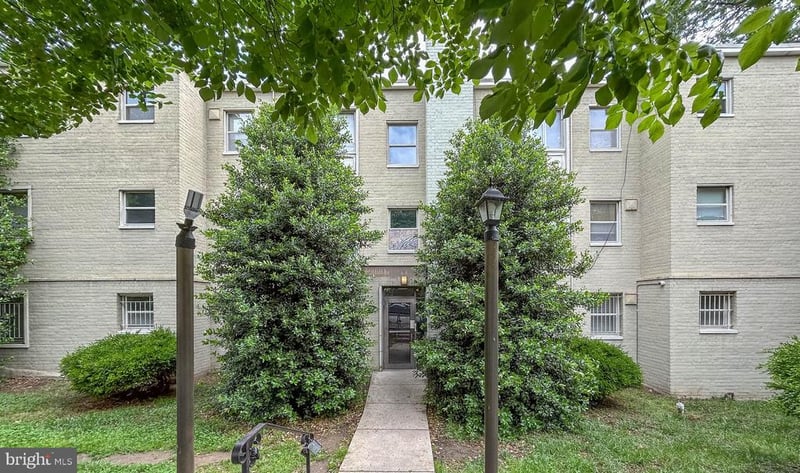 2832 Hartford St SE #102, Washington, DC 20020