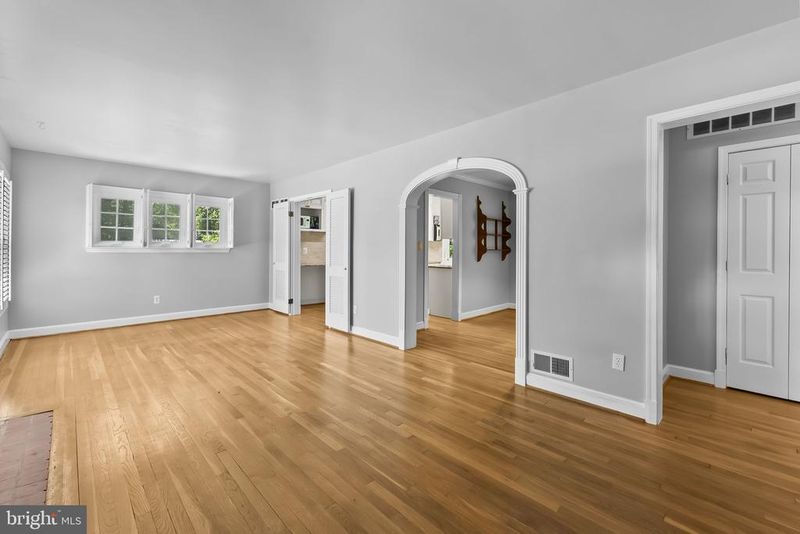 9112 Grist Mill Rd, Alexandria, VA 22309
