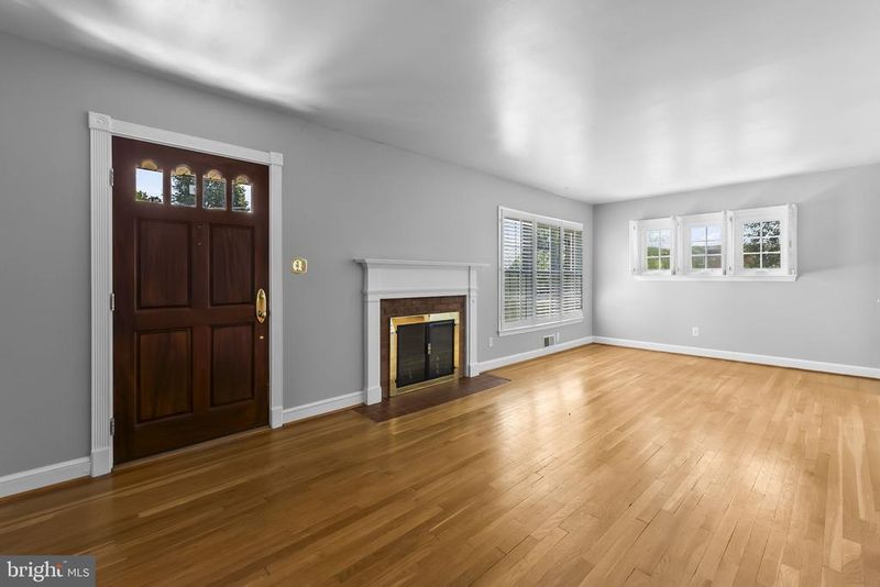 9112 Grist Mill Rd, Alexandria, VA 22309