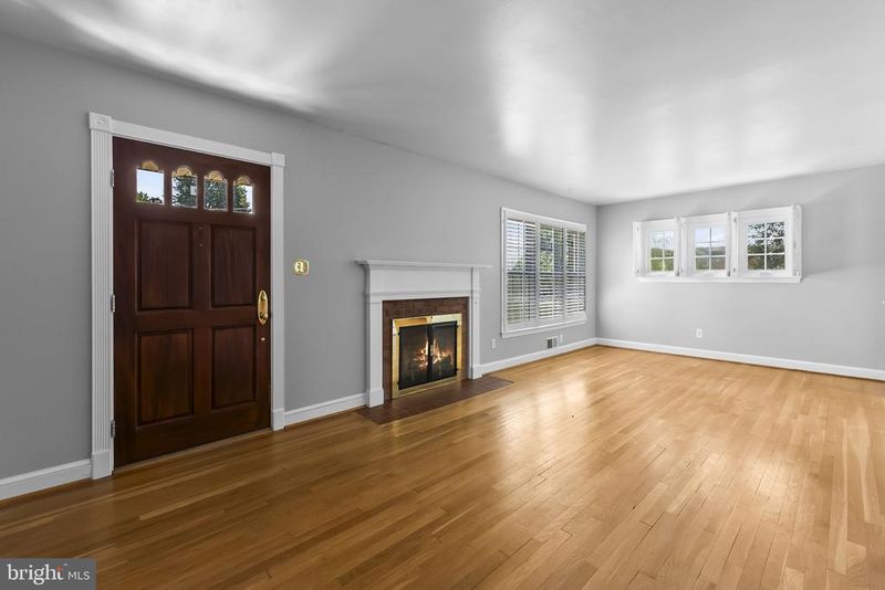 9112 Grist Mill Rd, Alexandria, VA 22309