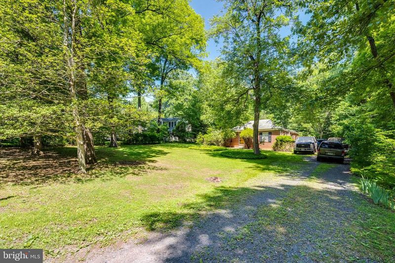 9216 Weant Dr, Great Falls, VA 22066