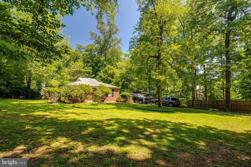 9216 Weant Dr, Great Falls, VA 22066