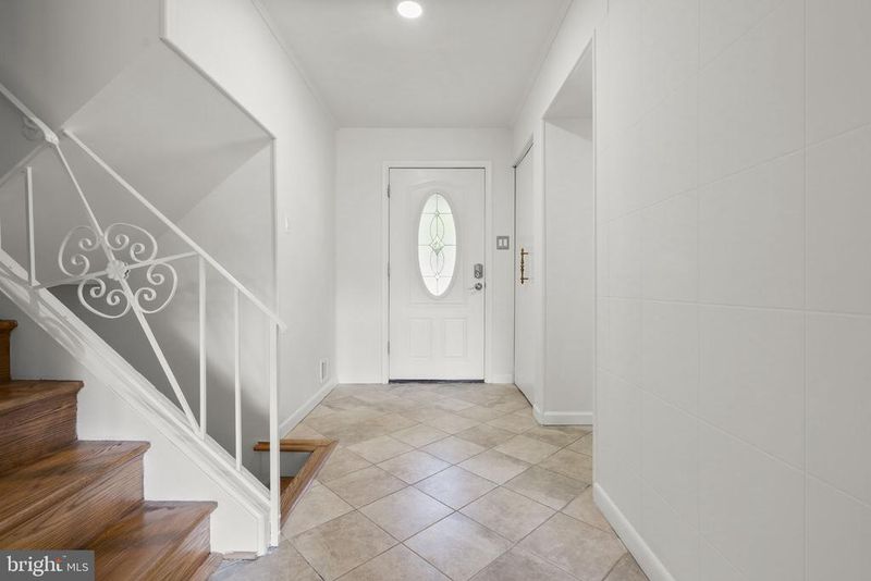 11822 Enid Dr, Potomac, MD 20854