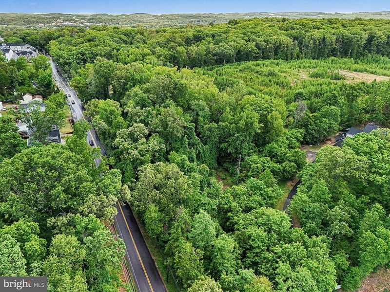 18559 Old Triangle Rd, Triangle, VA 22172